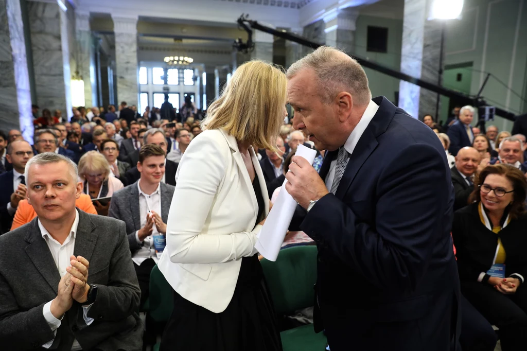 Przewodniczący PO Grzegorz Schetyna i Barbara Nowacka ze stowarzyszenia Inicjatywa Polska Przewodniczący PO Grzegorz Schetyna i Barbara Nowacka ze stowarzyszenia Inicjatywa Polska