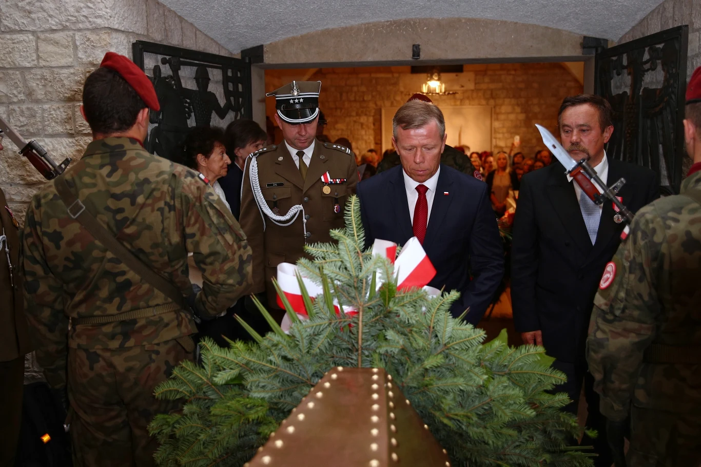 Wręczenie Krzyża Walecznych rodzinie Piotra Gizy