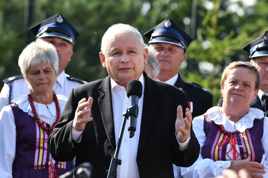 Prezes PiS podczas pikniki wyborczego w mazowieckiej miejscowości Kuczki-Kolonia, w gminie Gózd Prezes PiS podczas pikniki wyborczego w mazowieckiej miejscowości Kuczki-Kolonia, w gminie Gózd
