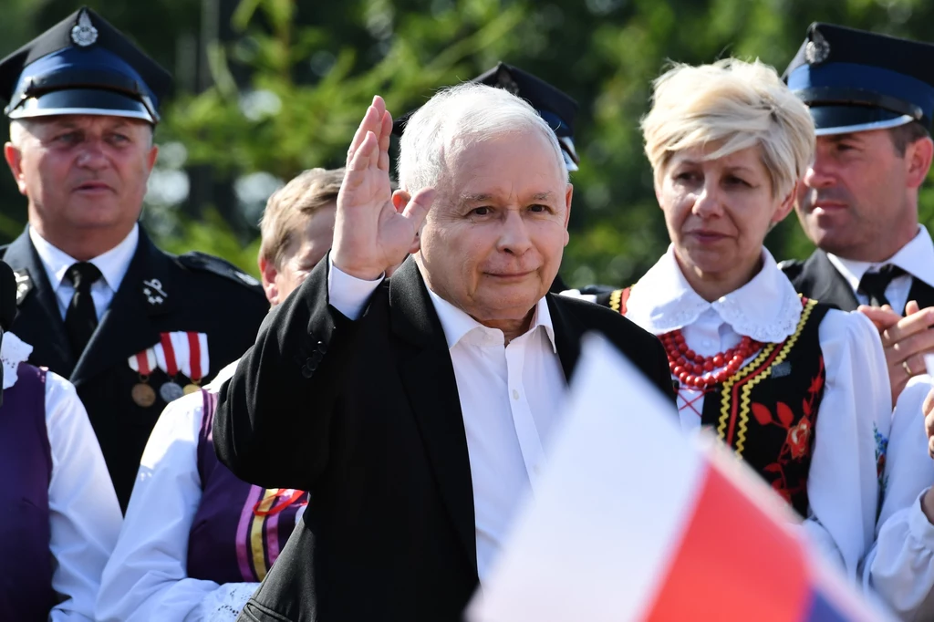 Prezes PiS podczas pikniki wyborczego w mazowieckiej miejscowości Kuczki-Kolonia, w gminie Gózd Prezes PiS podczas pikniki wyborczego w mazowieckiej miejscowości Kuczki-Kolonia, w gminie Gózd