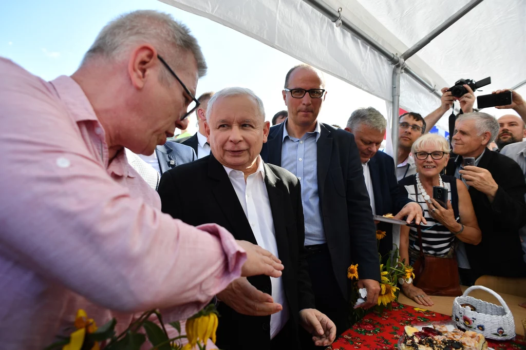 Prezes PiS podczas pikniki wyborczego w mazowieckiej miejscowości Kuczki-Kolonia, w gminie Gózd Prezes PiS podczas pikniki wyborczego w mazowieckiej miejscowości Kuczki-Kolonia, w gminie Gózd