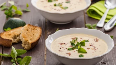 ​Przyjaciółka poczęstowała mnie tą zupą. Bosko smakuje, a do tego oczyszcza organizm