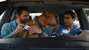 Dave Bautista i Kumail Nanjiani w filmie "Stuber"