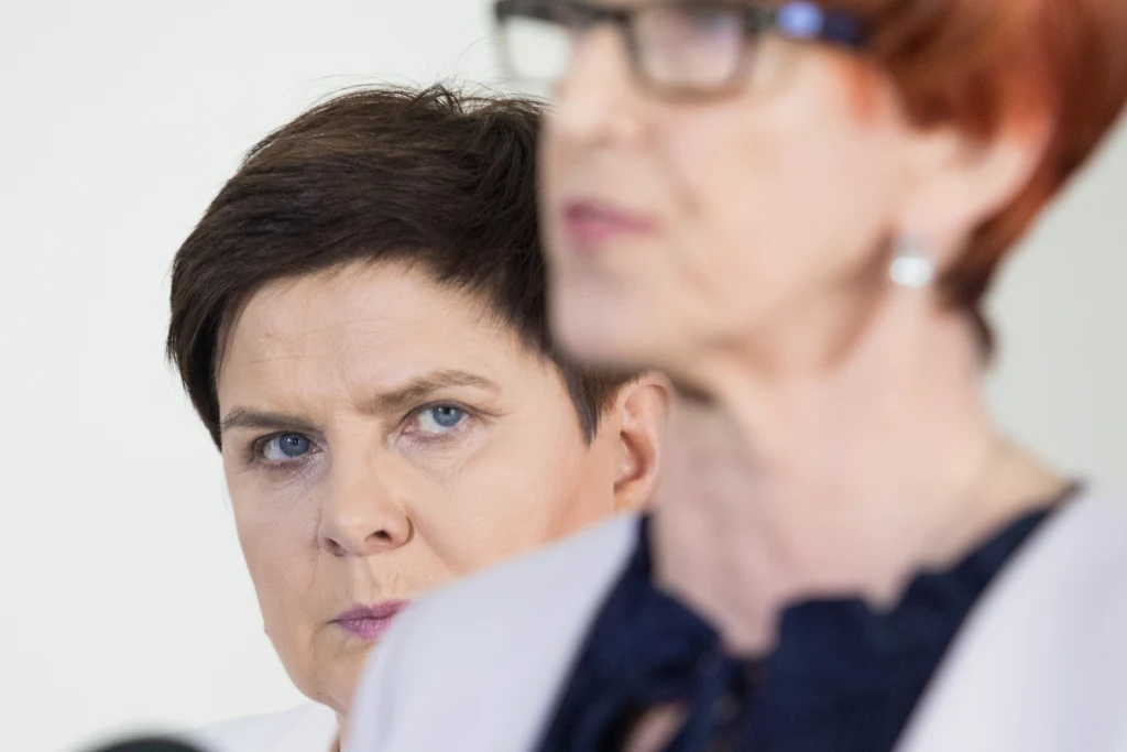 Program "Za życiem" wprowadzono, kiedy premierem była Beata Szydło (na zdj. z Elżbietą Rafalską) Program "Za życiem" wprowadzono, kiedy premierem była Beata Szydło (na zdj. z Elżbietą Rafalską)