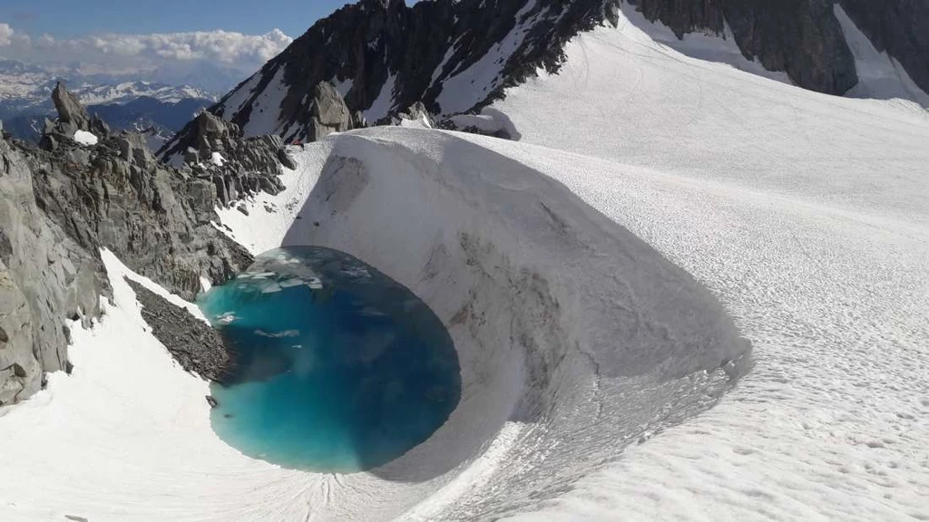 Na takie jezioro podczas wspinaczki na Mont Blanc natknął się Bryan Mestre