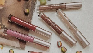 Błyszczyki Sheer Sunshine Gloss od Isadora 