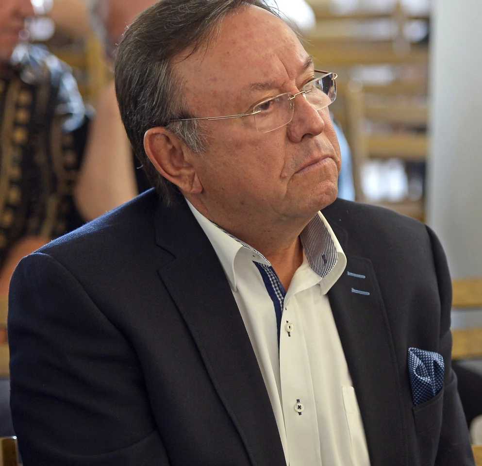 Emerytura Zbigniewa Buczkowskiego wynosi 1500 - 2000 złotych. 