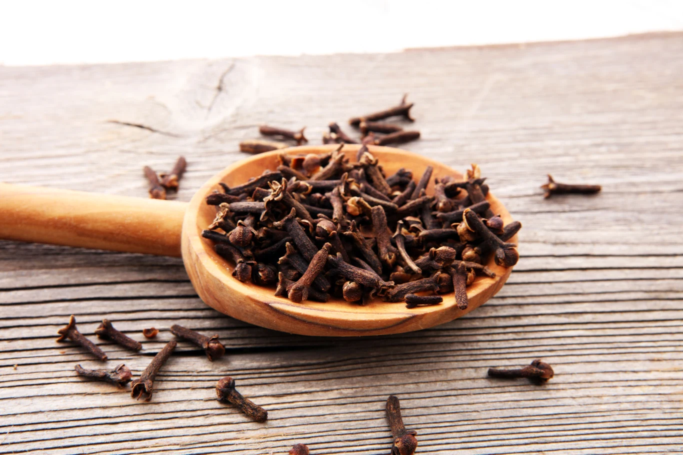 Goździki sprawdzą się jako dodatek do wielu potraw, a także rozgrzewających, jesiennych herbat