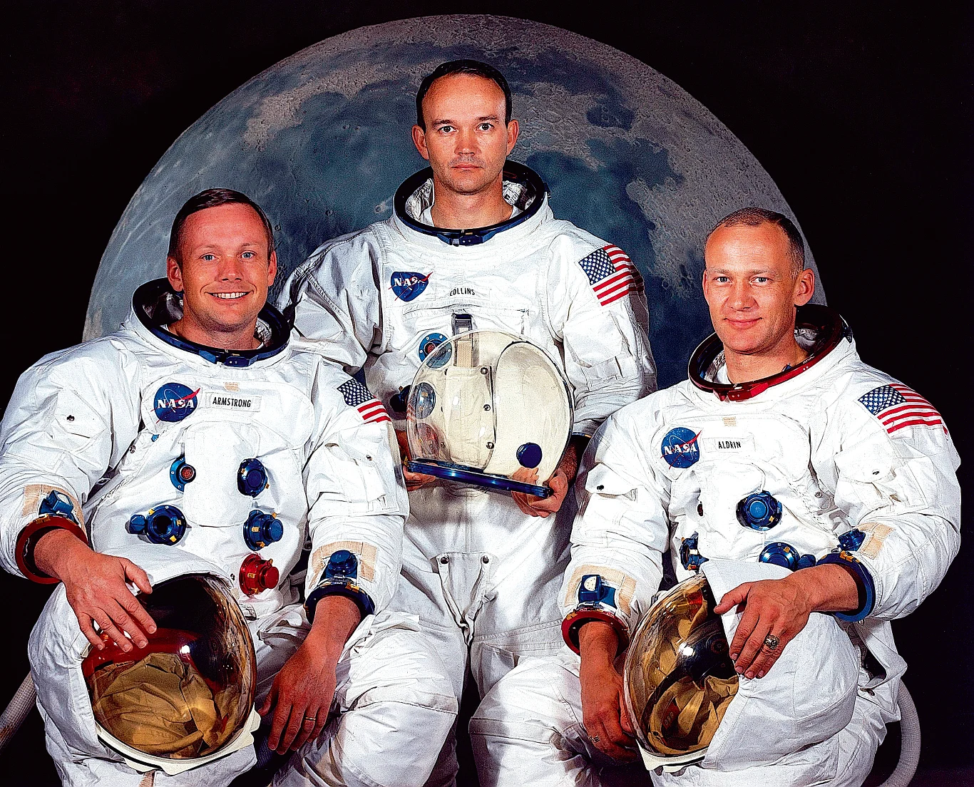 Załoga Apollo 11 – od lewej: Neil Armstrong (dowódca), Michael Collins (pilot modułu dowodzenia) i Edwin "Buzz" Aldrin (pilot modułu księżycowego).