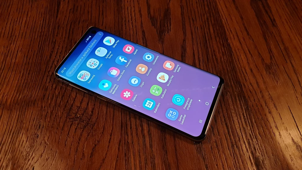 Samsung Galaxy S10 to urządzenie ujmujące szlachetnym minimalizmem