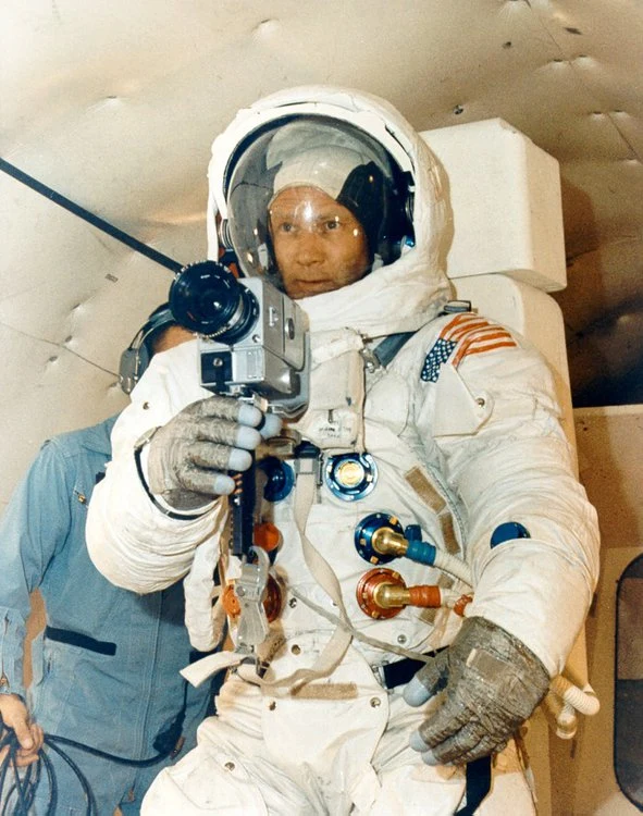 Buzz Aldrin z aparatem Buzz Aldrin z aparatem