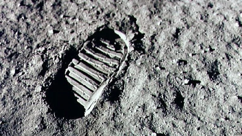 Odciski stóp astronautów są na Księżycu do dziś Odciski stóp astronautów są na Księżycu do dziś