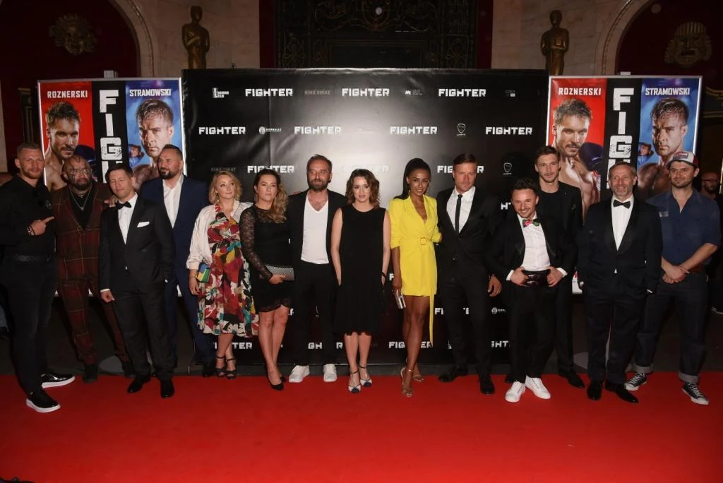 Ekipa filmu "Fighter" na uroczystej premierze