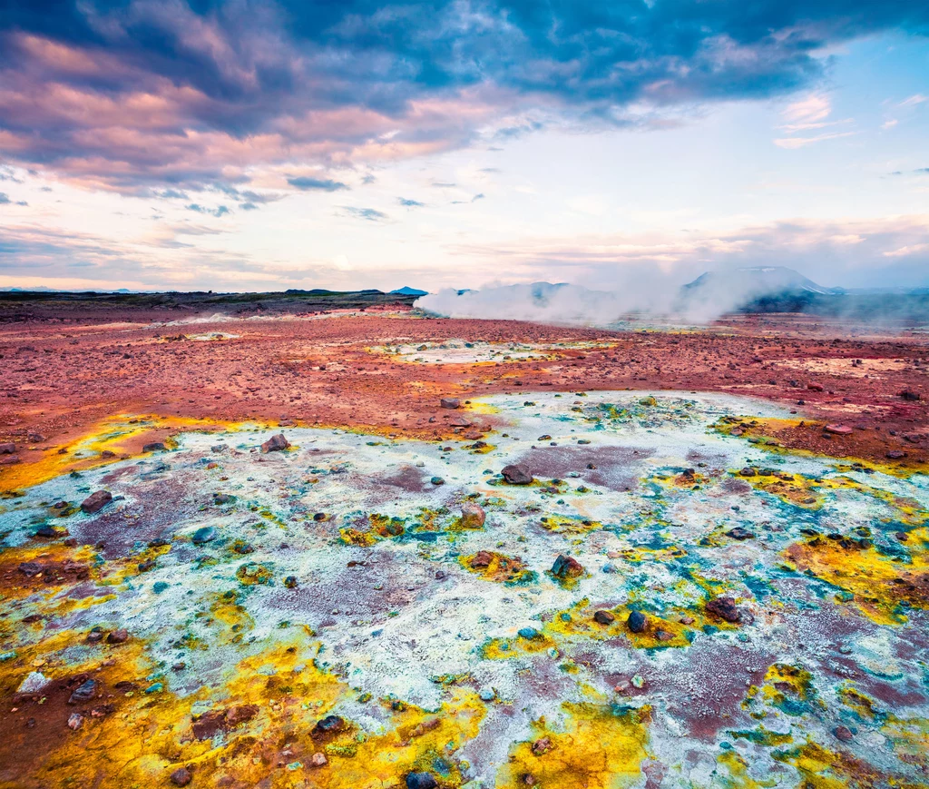 Geotermalny obszar Námafjall znajduje się w północno-wschodniej Islandii, niedaleko jeziora Mývatn