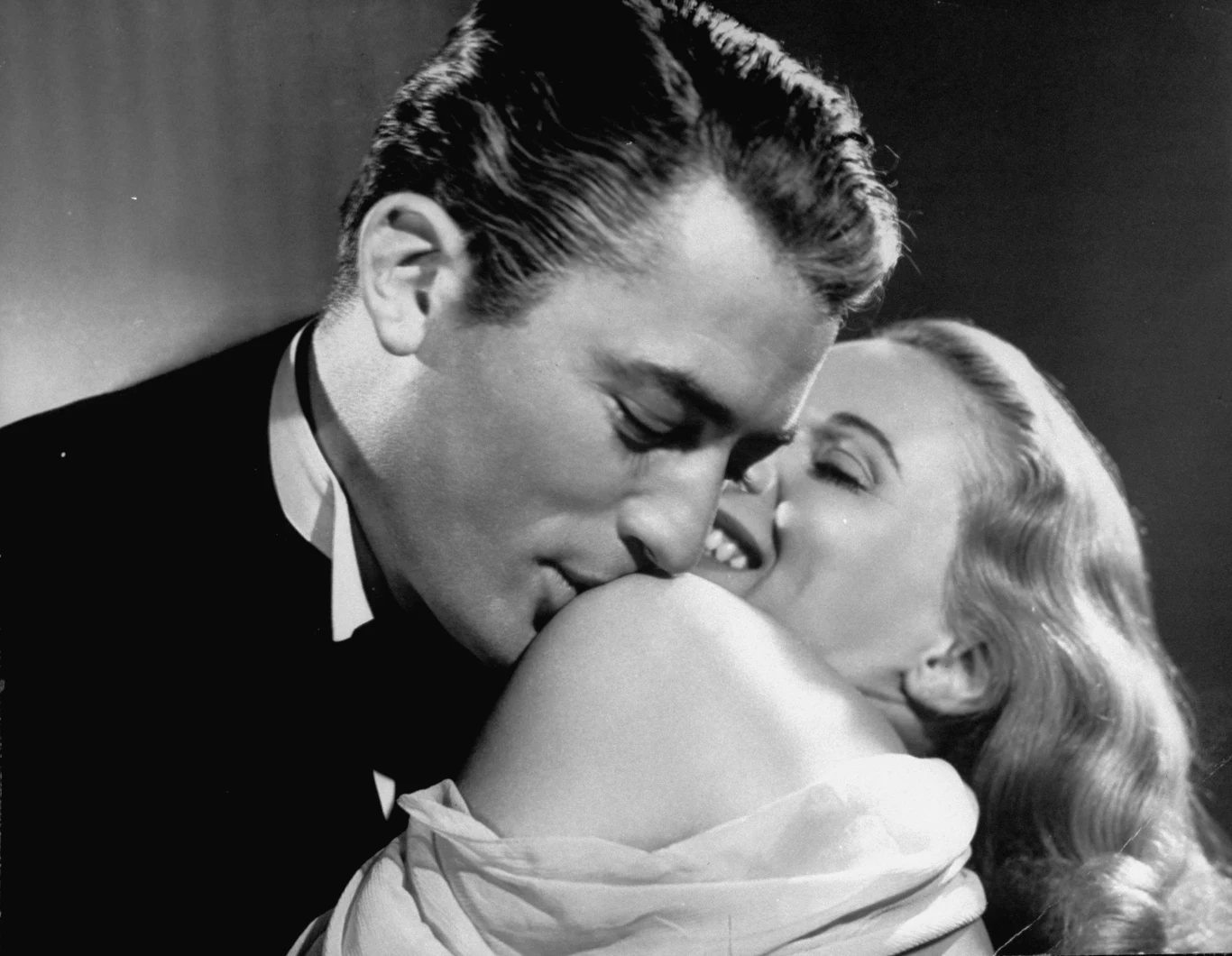 Gregory Peck i Ann Todd w filmie Alfreda Hitchcocka "Akt oskarżenia" (1947)
