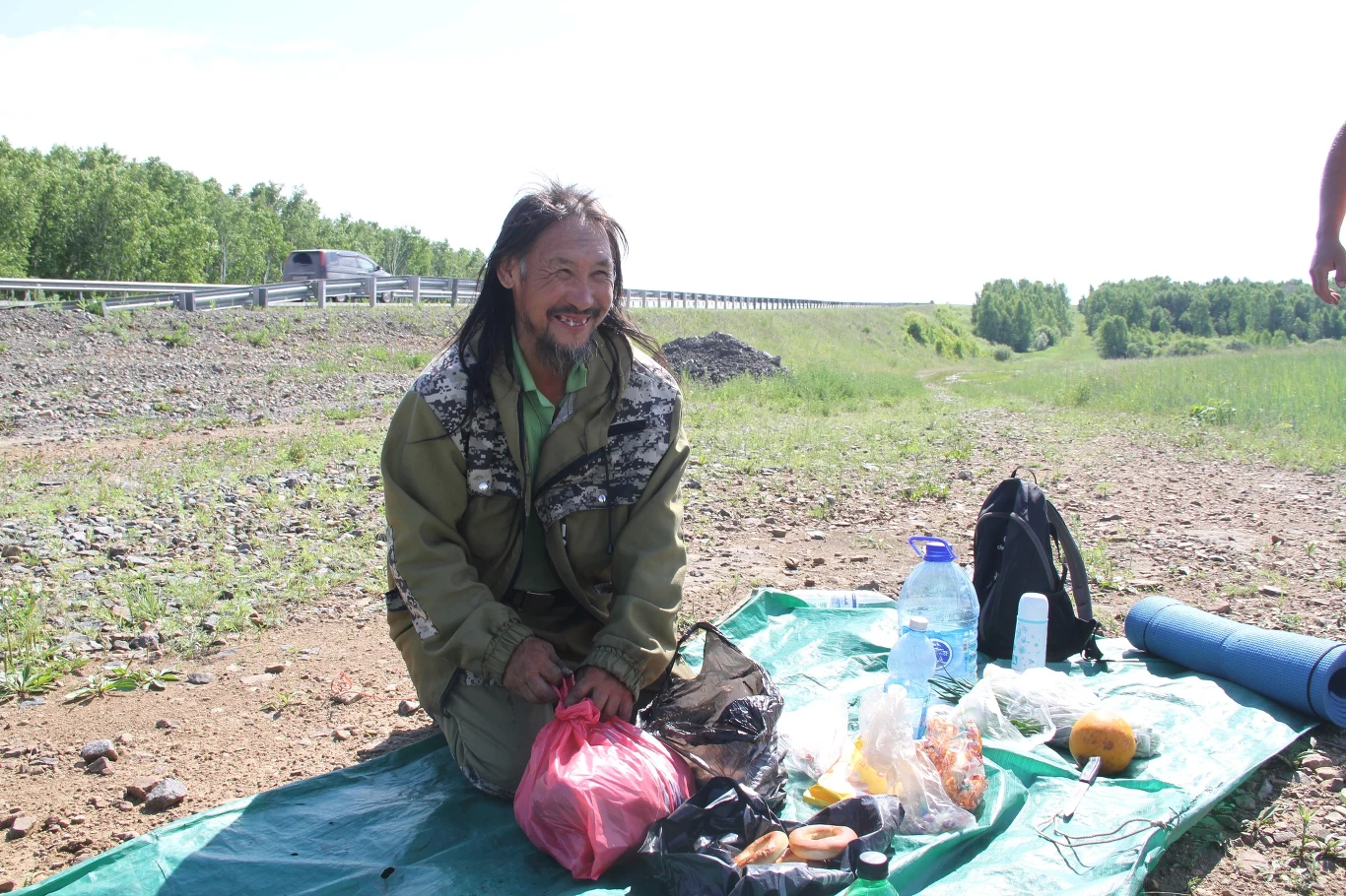 Gabyszew wyruszył z Jakucji mając w kieszeni 3 tys. rubli i ciągnąc za sobą 100 - kilogramowy wózek z dobytkiem. Gabyszew wyruszył z Jakucji mając w kieszeni 3 tys. rubli i ciągnąc za sobą 100 - kilogramowy wózek z dobytkiem.