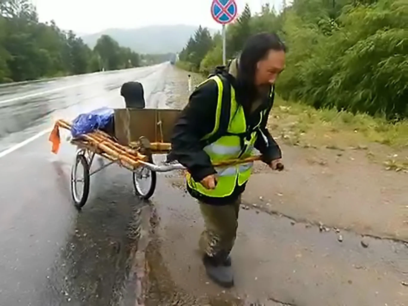 Na polskich portalach nie brakuje komentarzy w stylu: "Kiedy pan dotrze już do Moskwy, to zapraszamy do Warszawy!" Na polskich portalach nie brakuje komentarzy w stylu: "Kiedy pan dotrze już do Moskwy, to zapraszamy do Warszawy!"