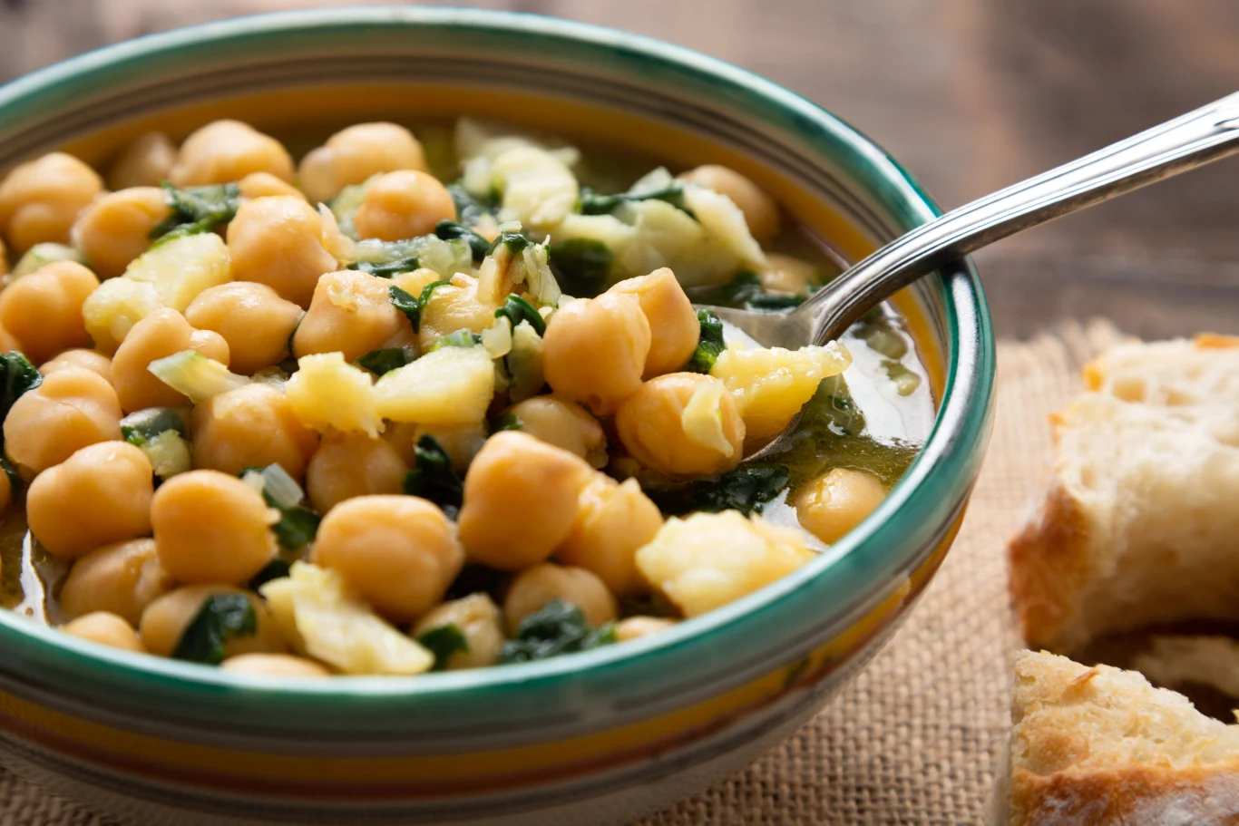 Ważne jest, aby w wegańskiej kuchni nie brakowało ziaren, orzechów, strączków i zielonych warzyw
