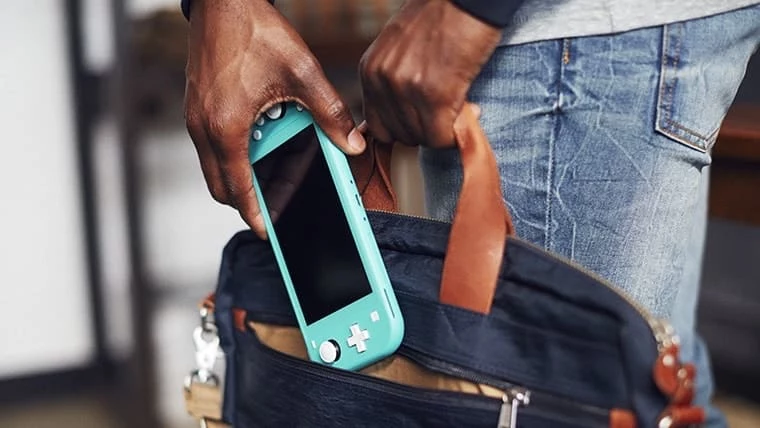 Specjaliści wyjaśniają, że taka sytuacja jest pochodną faktu, że Nintendo wcale nie zmieniło baterii w nadchodzącym modelu. Nadal otrzymujemy standardowe 4310 mAh, a oszczędności wynikają z faktu, że stosowana jest nowa i oszczędna wersja procesora Tegra od Nvidii, pod nazwą kodową Mariko. Specjaliści wyjaśniają, że taka sytuacja jest pochodną faktu, że Nintendo wcale nie zmieniło baterii w nadchodzącym modelu. Nadal otrzymujemy standardowe 4310 mAh, a oszczędności wynikają z faktu, że stosowana jest nowa i oszczędna wersja procesora Tegra od Nvidii, pod nazwą kodową Mariko.