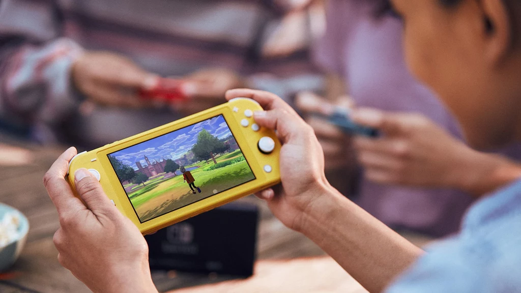 Nowy model - nadal pod nazwą Nintendo Switch - zastąpi najpewniej obecnie produkowane i sprzedawane konsole, więc nie stanowi większej rewolucji. Trzeba jednak przyznać, że czas pracy na jednym ładowaniu znacznie wzrośnie - z 4,5 godziny obecnie do maksymalnie dziewięciu godzin. Nowy model - nadal pod nazwą Nintendo Switch - zastąpi najpewniej obecnie produkowane i sprzedawane konsole, więc nie stanowi większej rewolucji. Trzeba jednak przyznać, że czas pracy na jednym ładowaniu znacznie wzrośnie - z 4,5 godziny obecnie do maksymalnie dziewięciu godzin.
