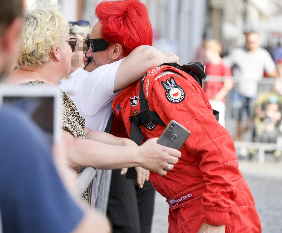 Michał Wiśniewski z fanami Michał Wiśniewski z fanami