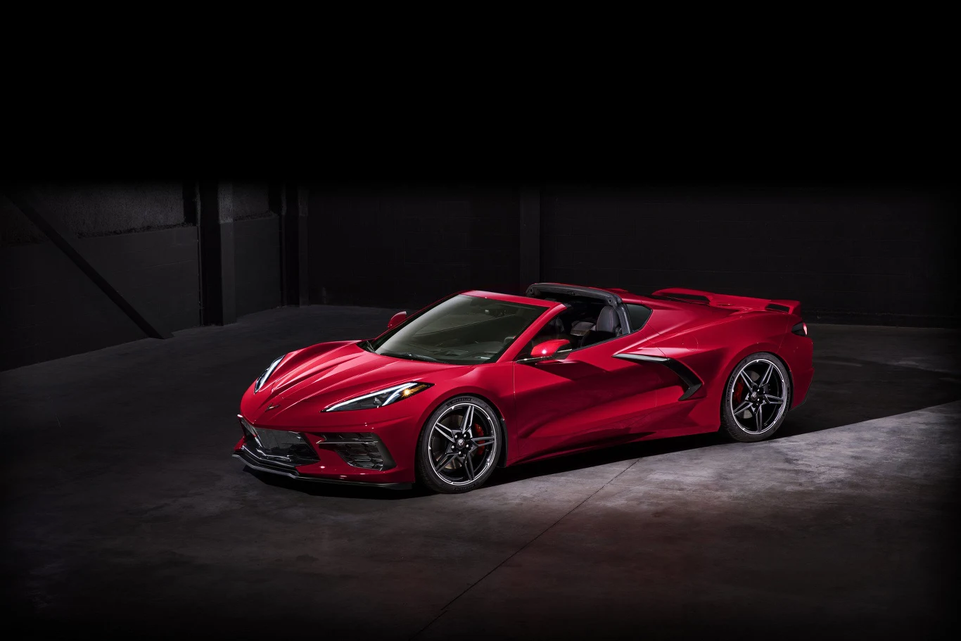 Chevrolet Corvette Stingray wejdzie do produkcji jeszcze w tym roku. Producent zapowiada, że będzie on kosztować poniżej 60 tys. dolarów, czyli w przeliczeniu około 227 tys. zł.