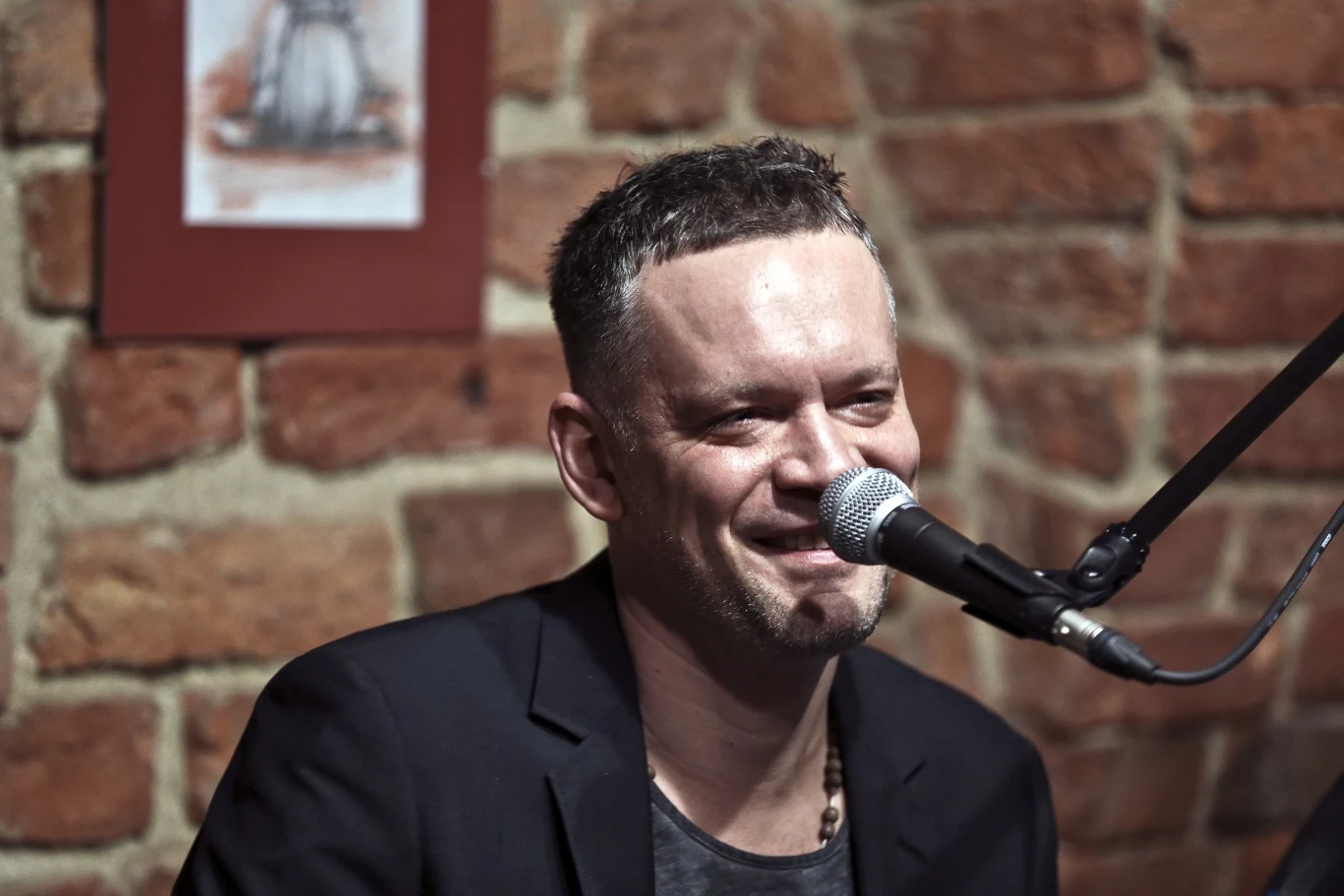 W 1988 roku z tą piosenką wystąpił na Festiwalu w Opolu, zdobywając nagrodę publiczności. Później kariera Krzysztofa Antkowiaka wyhamowała, a powodem było uzależnienia od narkotyków i alkoholu. Z nałogów wyszedł dzięki religii. "Poszedłem i poczułem, że nagle wszystko się zaczyna we mnie zmieniać. Było mi tam dobrze. Czułem, że spływa na mnie energia, której nie czułem nigdy" - opowiadał. W 1988 roku z tą piosenką wystąpił na Festiwalu w Opolu, zdobywając nagrodę publiczności. Później kariera Krzysztofa Antkowiaka wyhamowała, a powodem było uzależnienia od narkotyków i alkoholu. Z nałogów wyszedł dzięki religii. "Poszedłem i poczułem, że nagle wszystko się zaczyna we mnie zmieniać. Było mi tam dobrze. Czułem, że spływa na mnie energia, której nie czułem nigdy" - opowiadał.