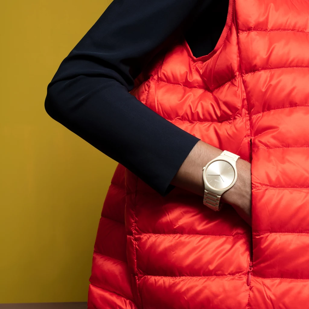 Żywe, aksamitne, wyważone, odważne, mocne, wyraziste, jaskrawe, imponujące i czyste - zegarki True Thinline Les Couleurs Le Corbusier produkowane są w limitowanych edycjach 999 sztuk w każdym odcieniu. Na deklu każdego zegarka widnieje nadruk 63 kolorów Le Corbusiera. Żywe, aksamitne, wyważone, odważne, mocne, wyraziste, jaskrawe, imponujące i czyste - zegarki True Thinline Les Couleurs Le Corbusier produkowane są w limitowanych edycjach 999 sztuk w każdym odcieniu. Na deklu każdego zegarka widnieje nadruk 63 kolorów Le Corbusiera.