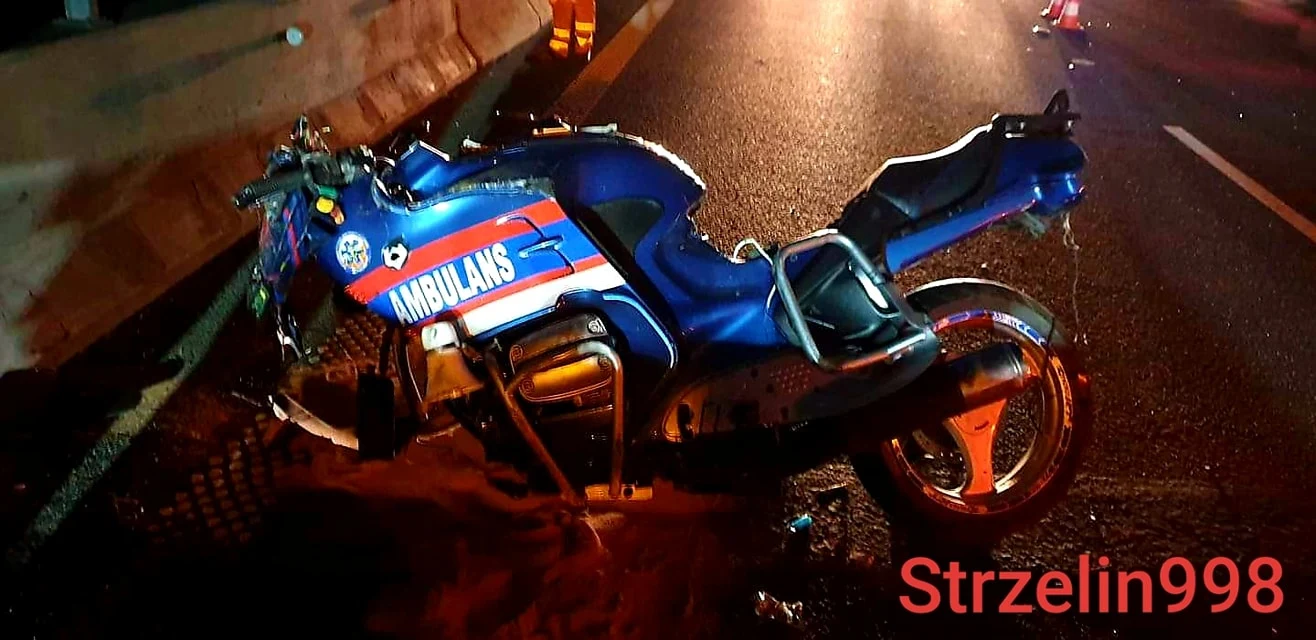 Motocyklista dostał się pod koła naczepy Motocyklista dostał się pod koła naczepy