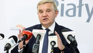 Prezydent Białegostoku Tadeusz Truskolaski podczas konferencji prasowej