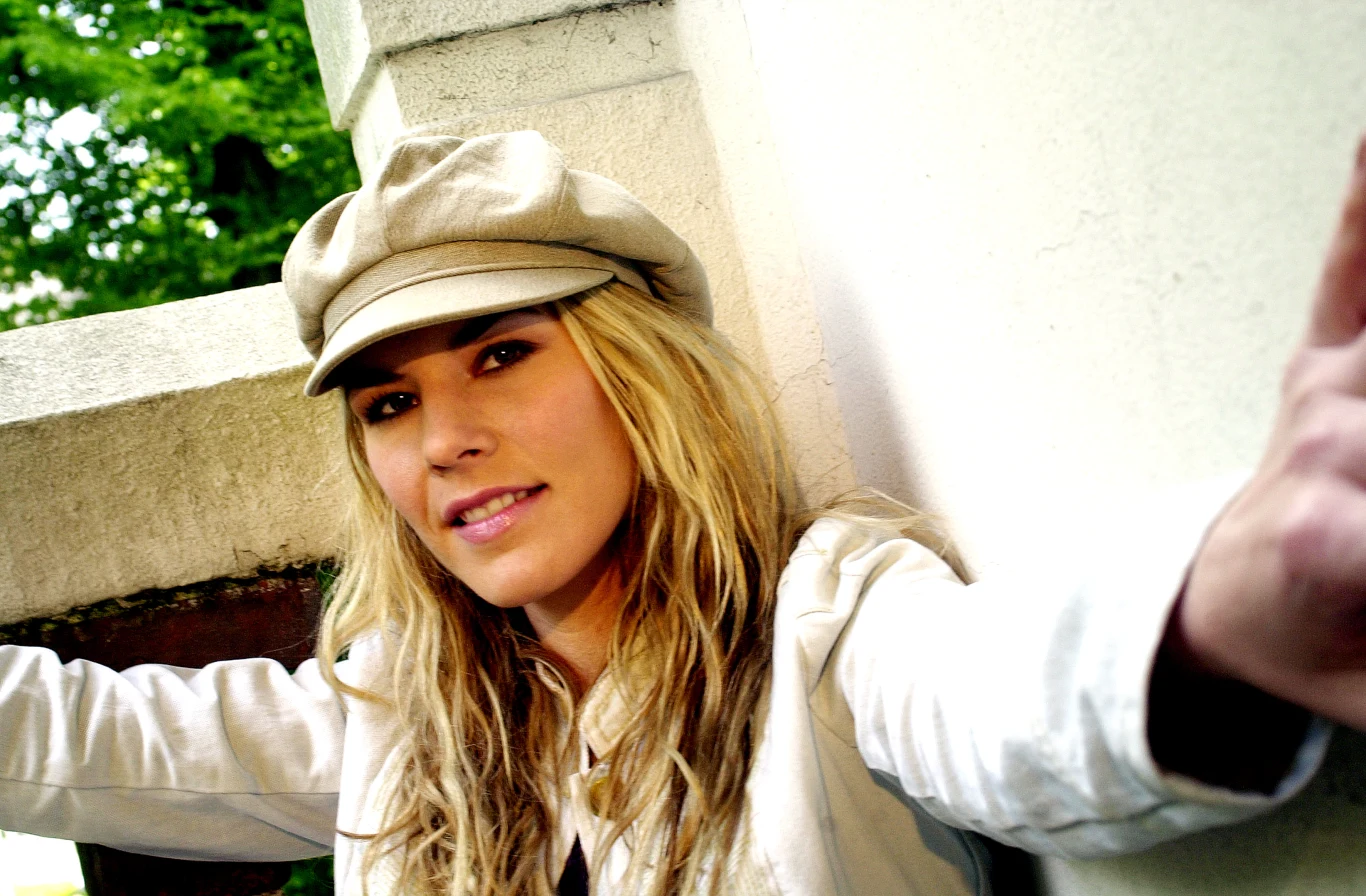 Jennifer Paige w 2002 roku