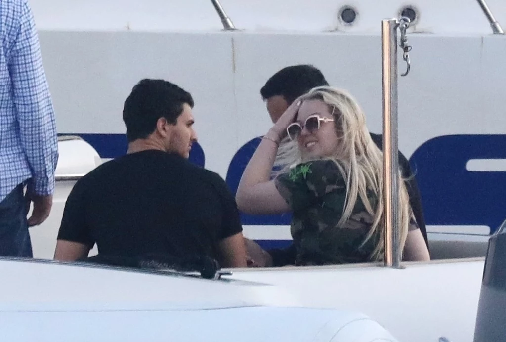 Tiffany Trump na greckich wakacjach w towarzystwie chłopaka i ochroniarzy, fot. Agencja Forum Tiffany Trump na greckich wakacjach w towarzystwie chłopaka i ochroniarzy, fot. Agencja Forum