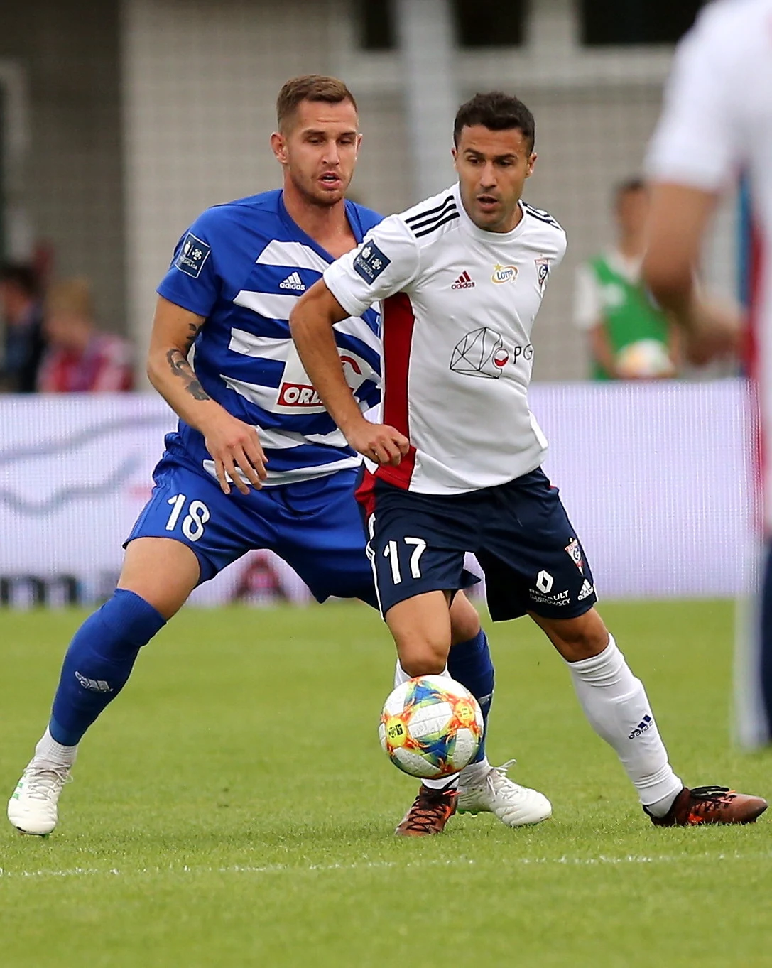 Piłkarz Wisły Płock Alan Uryga (L) i Igor Angulo (P) z Górnika Zabrze Piłkarz Wisły Płock Alan Uryga (L) i Igor Angulo (P) z Górnika Zabrze