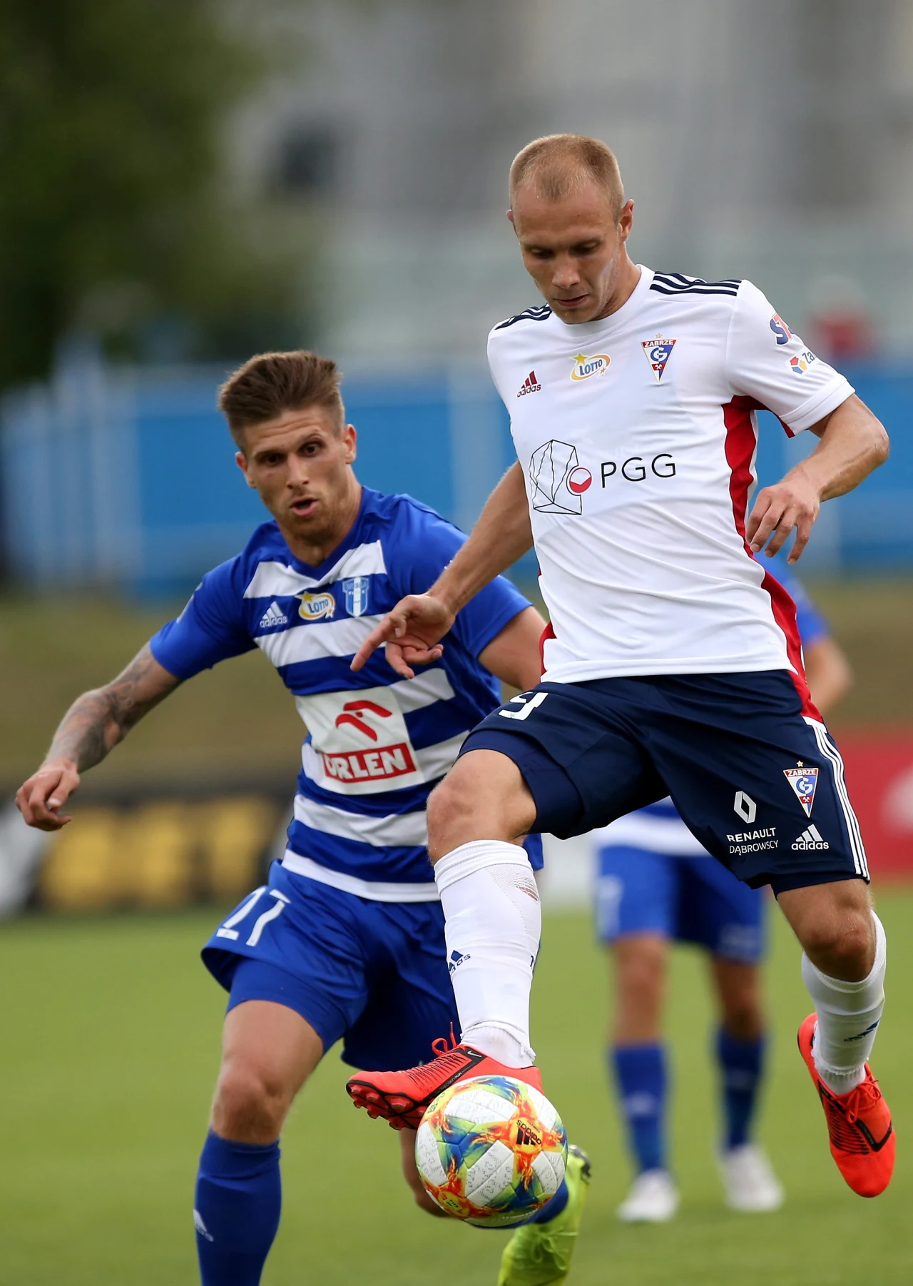 Piłkarz Wisły Płock Alen Stevanović (L) i Kamil Zapolnik (P) z Górnika Zabrze Piłkarz Wisły Płock Alen Stevanović (L) i Kamil Zapolnik (P) z Górnika Zabrze