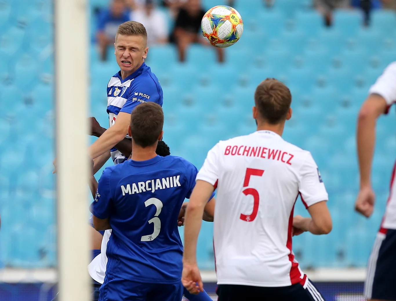 Piłkarze Wisły Płock Mateusz Szwoch (L-tył) i Michał Marcjanik (L-przód) oraz Paweł Bochniewicz (P) z Górnika Zabrze Piłkarze Wisły Płock Mateusz Szwoch (L-tył) i Michał Marcjanik (L-przód) oraz Paweł Bochniewicz (P) z Górnika Zabrze