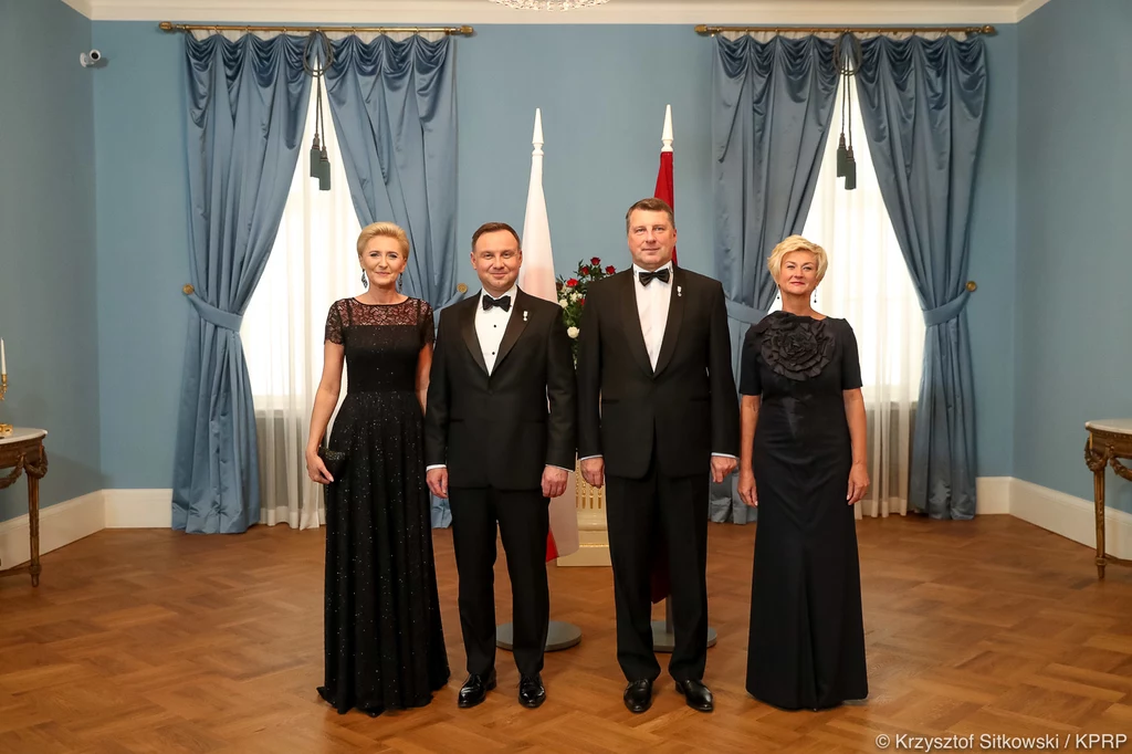Para prezydencka w towarzystwie prezydenta Łotwy Raimondsa Vējonisa i jego małżonki, rok 2018, fot. Krzysztof Sitkowski