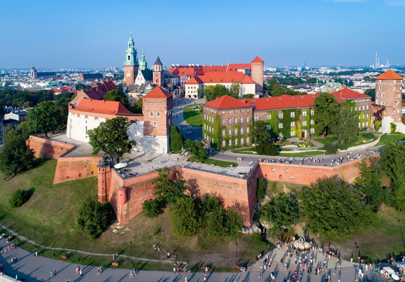 Jeśli chcielibyśmy zwiedzić cały Wawel i możemy poświęcić na to cały dzień, warto zdecydować się na bilet "Wawel od A-Z"