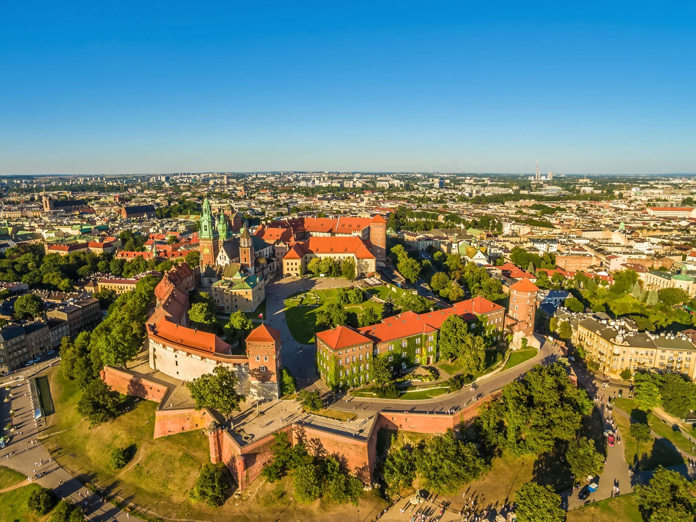 Zamek na Wawelu to niezwykle popularna atrakcja turystyczna. Trwają prace nad nową trasą dla zwiedzających. Zamek na Wawelu to niezwykle popularna atrakcja turystyczna. Trwają prace nad nową trasą dla zwiedzających.