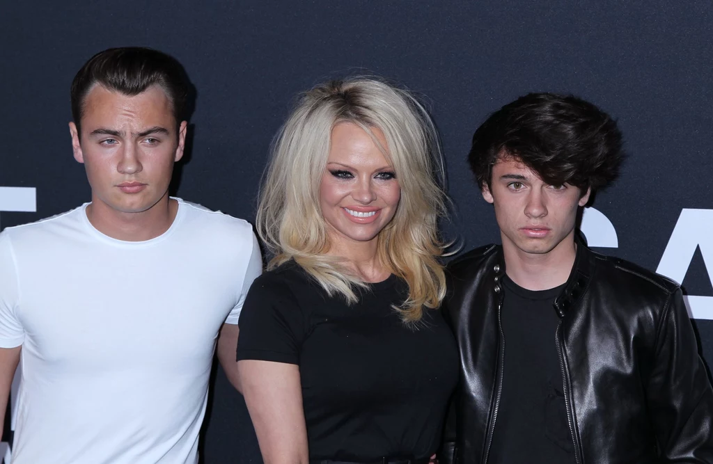 Pamela Anderson z synami Dylanem i Brandonem 