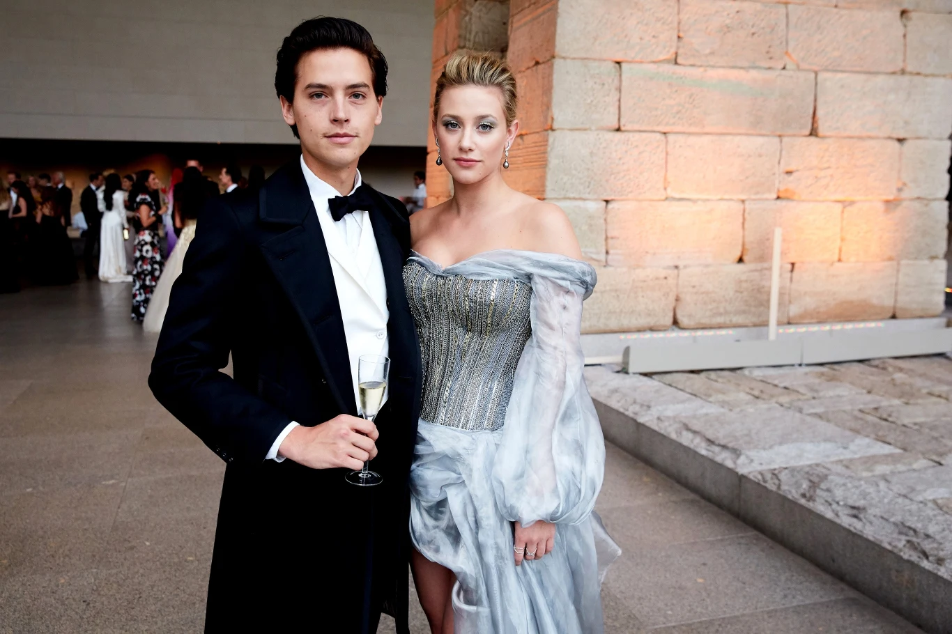 Cole Sprouse i Lili Reinhart rozstali się! Cole Sprouse i Lili Reinhart rozstali się!