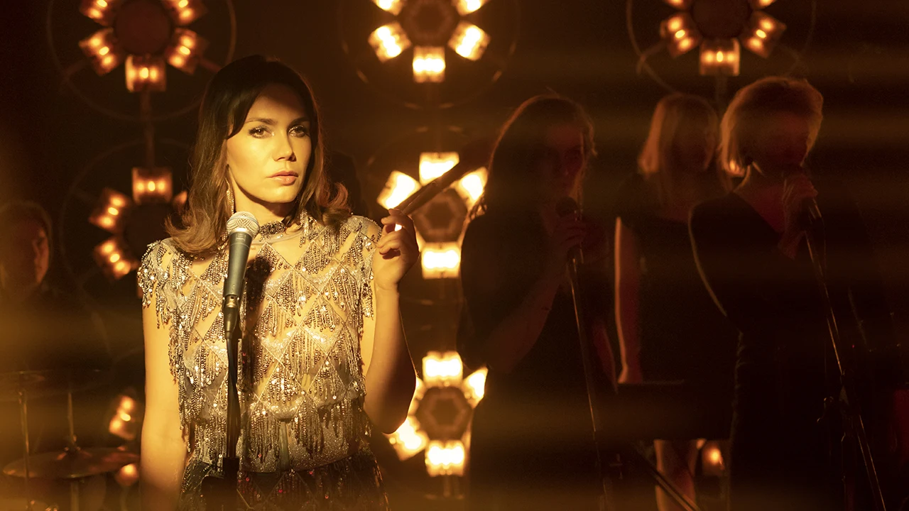 Olga Bołądź w scenie z "Najmro"