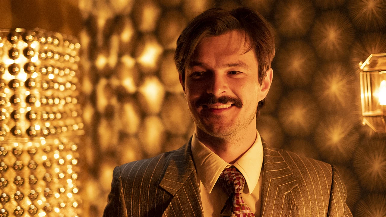 "Najmro" to komedia akcji o królu złodziei i ucieczek. Film inspirowany jest prawdziwymi wydarzeniami z życia Zdzisława Najmrodzkiego, który ośmieszał władze, wymykając się 29 razy organom ścigania. Kobiety go kochały, a mężczyźni  - podziwiali. 