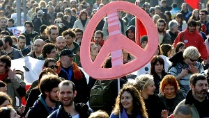 Zdjęcie ilustracyjne z pacyfistycznej manifestacji we Włoszech