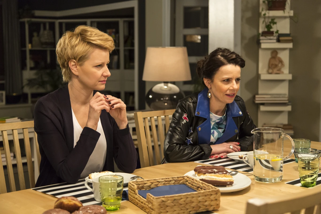 Małgorzata Kożuchowska i Agata Kulesza na planie serialu "Rodzinka.pl" 