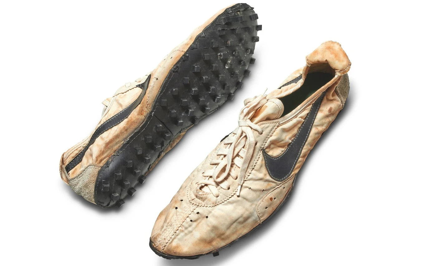 Kolekcjoner chciał również kupić parę "Moon Shoe", ale jego właściciel wolał poczekać do zaplanowanego zakończenia sprzedaży. Miles Nadal ostatecznie został właścicielem wszystkich 100 par.