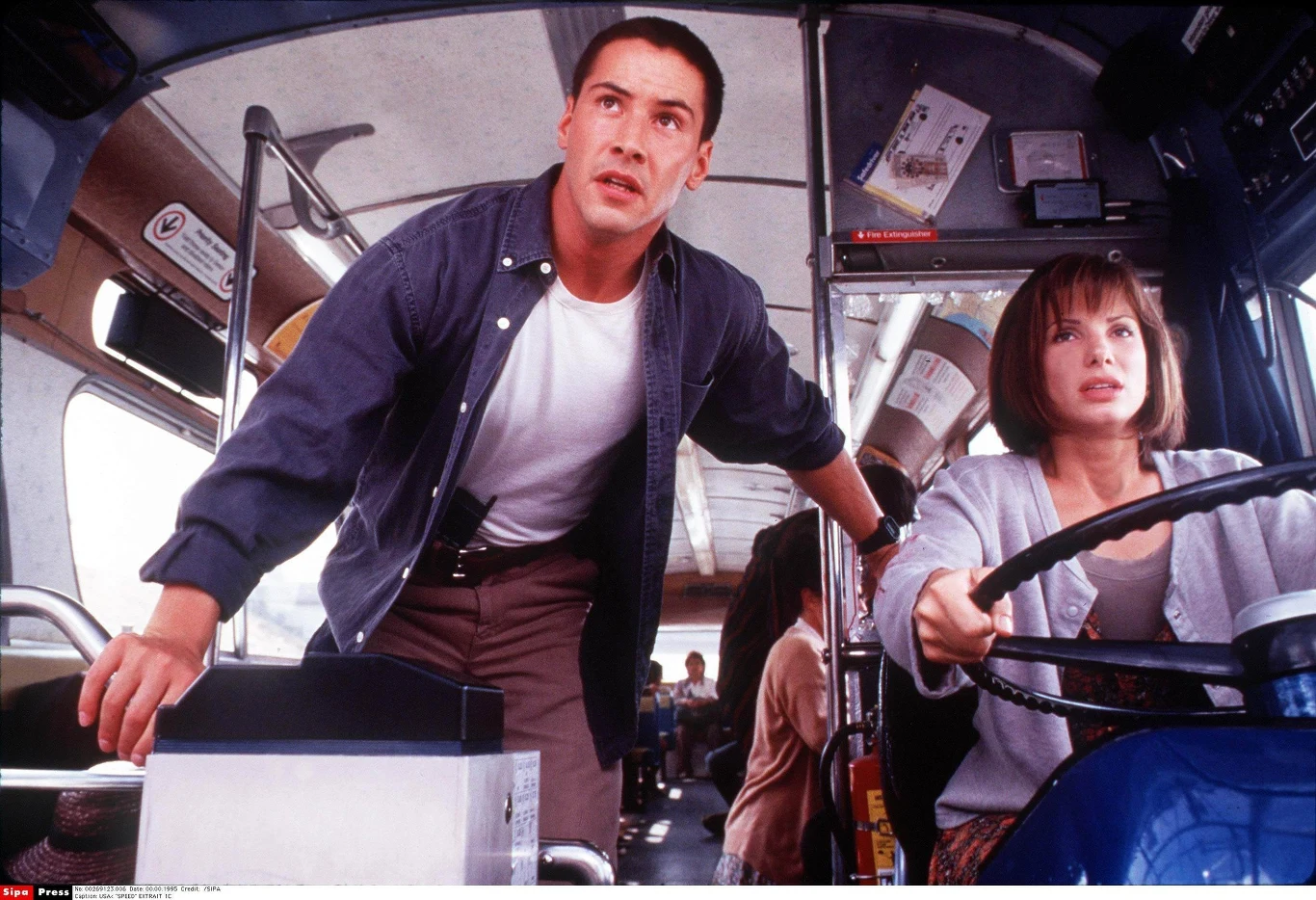 Kinowy hit, jakim nieoczekiwanie stał się film "Speed: Niebezpieczna prędkość" (1994), zapewnił Bullock i partnerującemu jej na ekranie Keanu Reevesowi status gwiazd, którym cieszą się do dzisiaj.