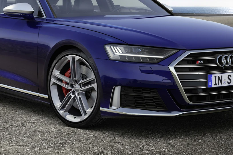 Audi S8