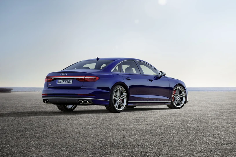 Audi S8