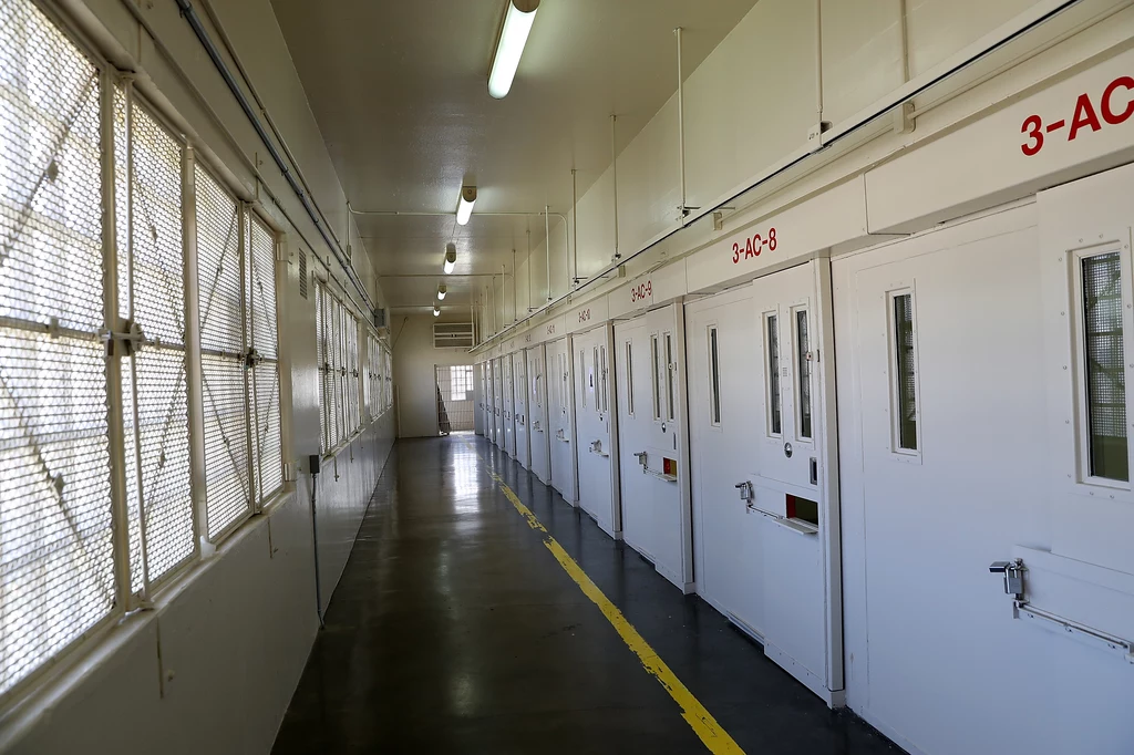 Cele śmierci w niesławnym amerykańskim więzieniu San Quentin w Kalifornii Cele śmierci w niesławnym amerykańskim więzieniu San Quentin w Kalifornii