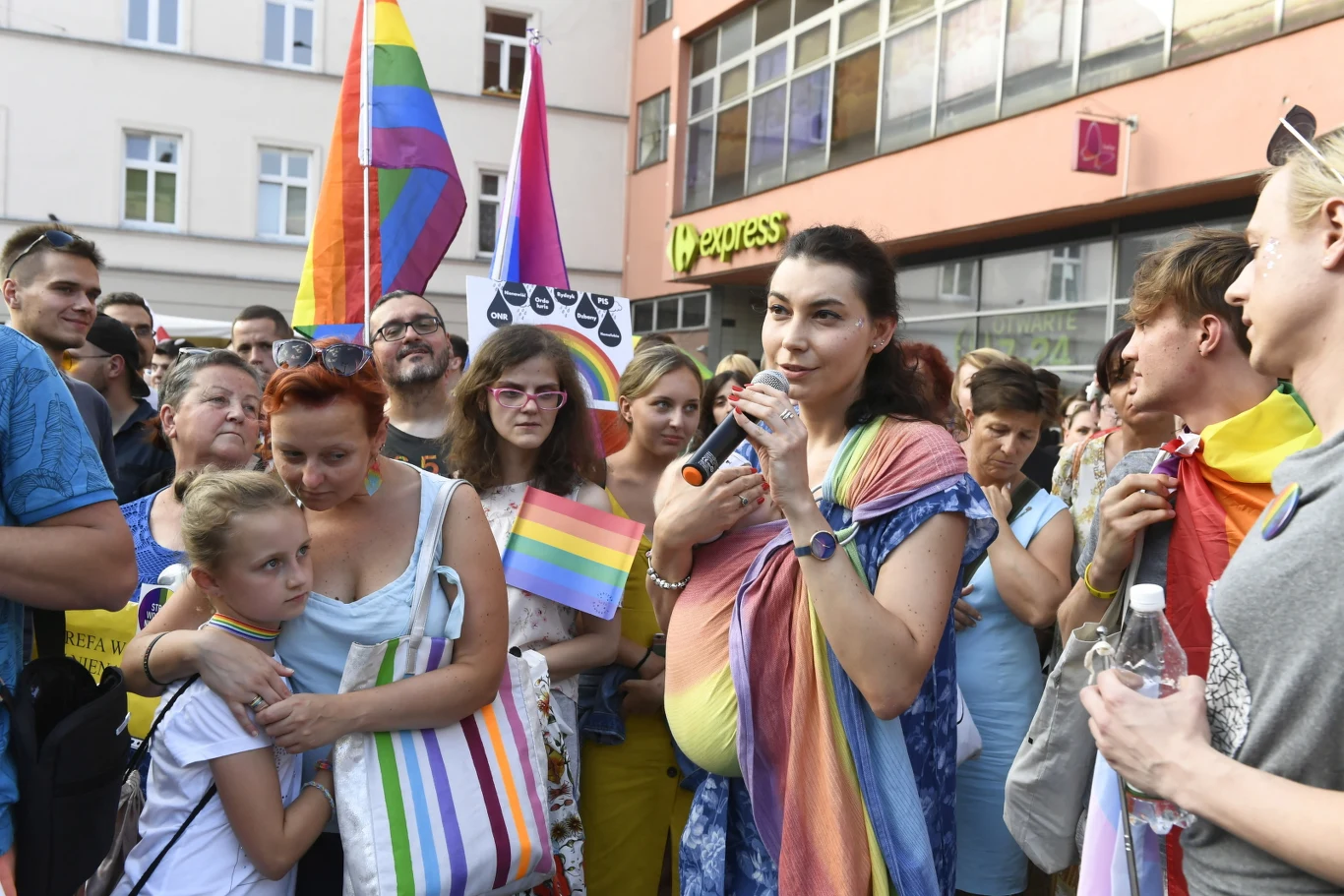 Działaczka Wiosny Aleksandra Knapik podczas pikiety solidarnościowej w Łodzi.